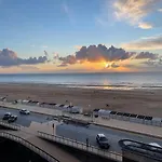 Seaview Penthouse 公寓 *